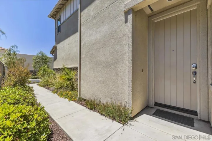 2017 Madrone Ln, Vista, California 92084