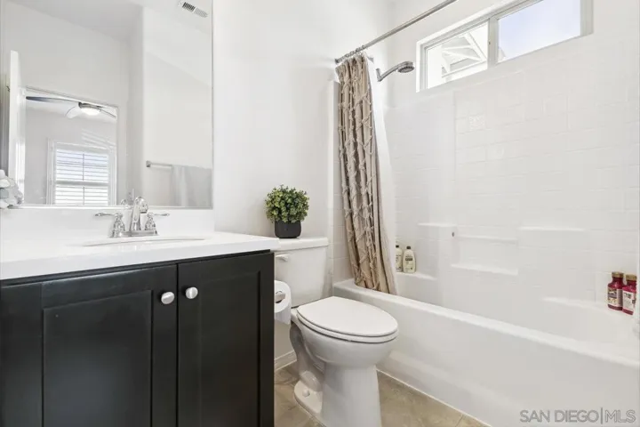 2017 Madrone Ln, Vista, California 92084