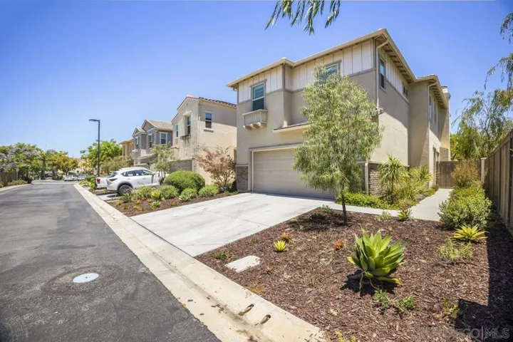 2017 Madrone Ln, Vista, California 92084
