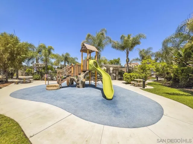 2017 Madrone Ln, Vista, California 92084
