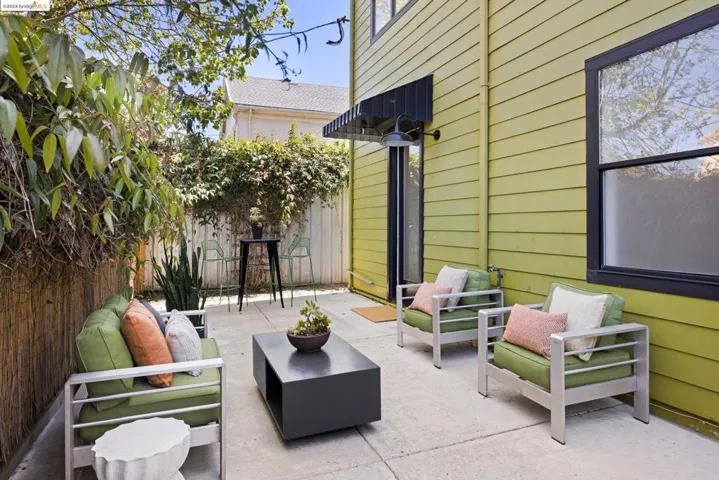 2882 Helen St, Oakland, California 94608