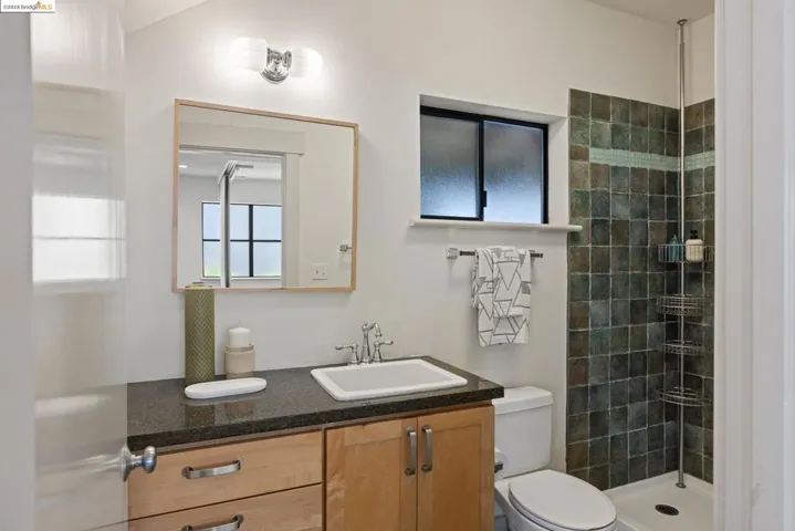 2882 Helen St, Oakland, California 94608