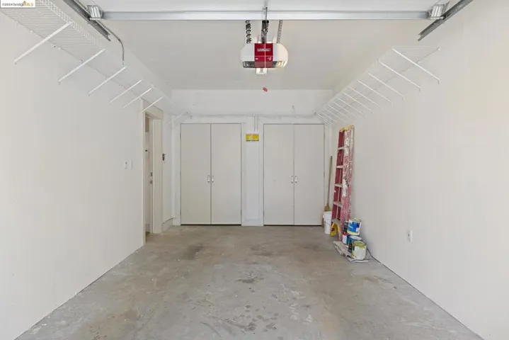 2882 Helen St, Oakland, California 94608