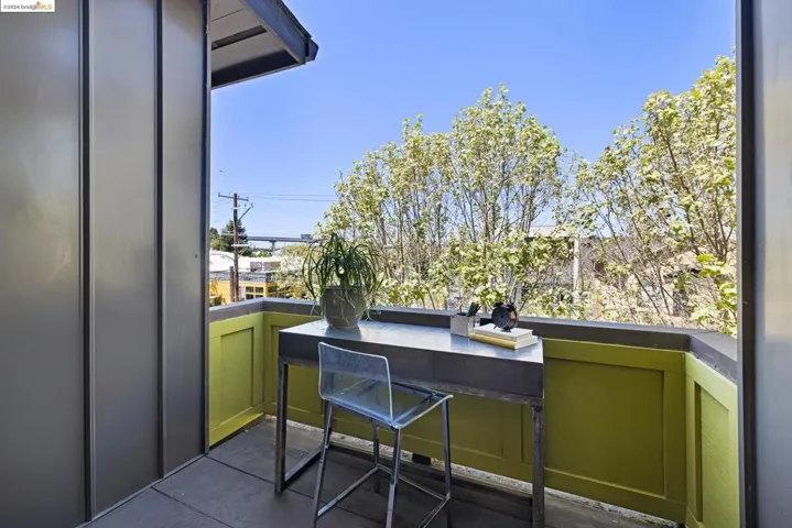 2882 Helen St, Oakland, California 94608