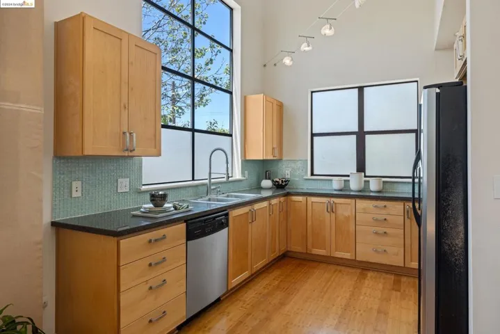 2882 Helen St, Oakland, California 94608