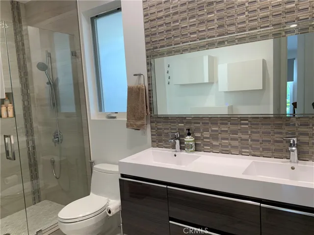 180 Lakeview Ave., Anaheim Hills, California 92807
