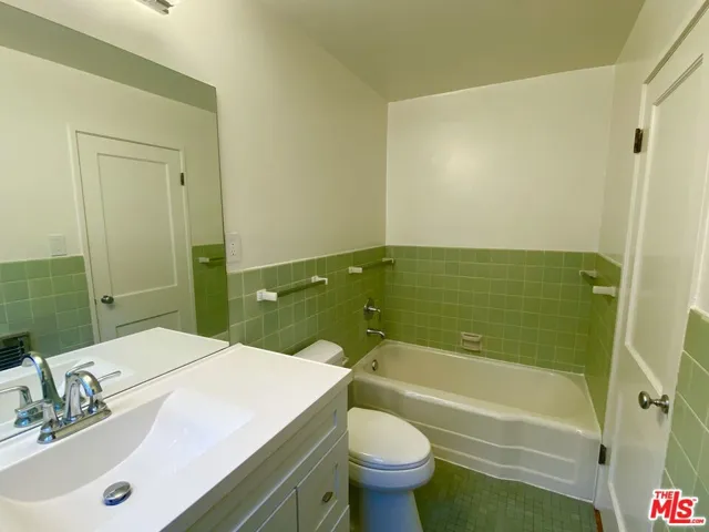 Full bathroom