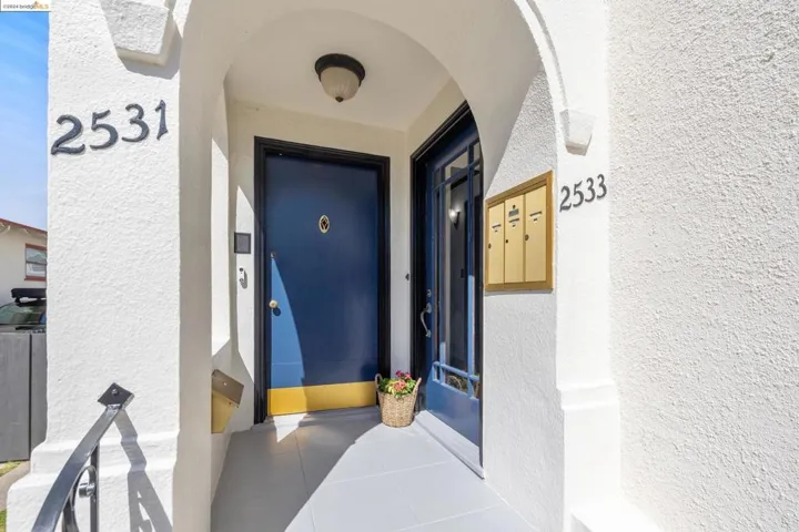 2531 Santa Clara Ave, Alameda, California 94501