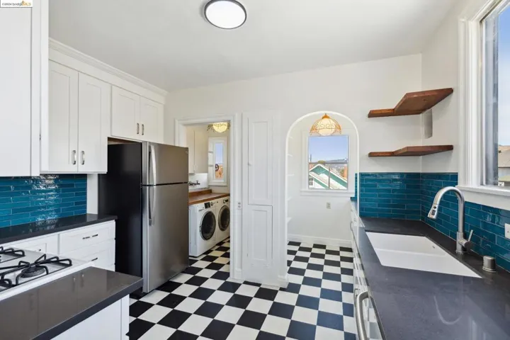 2531 Santa Clara Ave, Alameda, California 94501