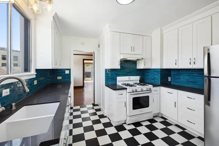2531 Santa Clara Ave, Alameda, California 94501