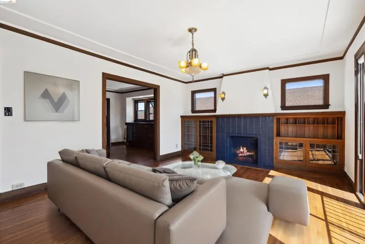 2531 Santa Clara Ave, Alameda, California 94501