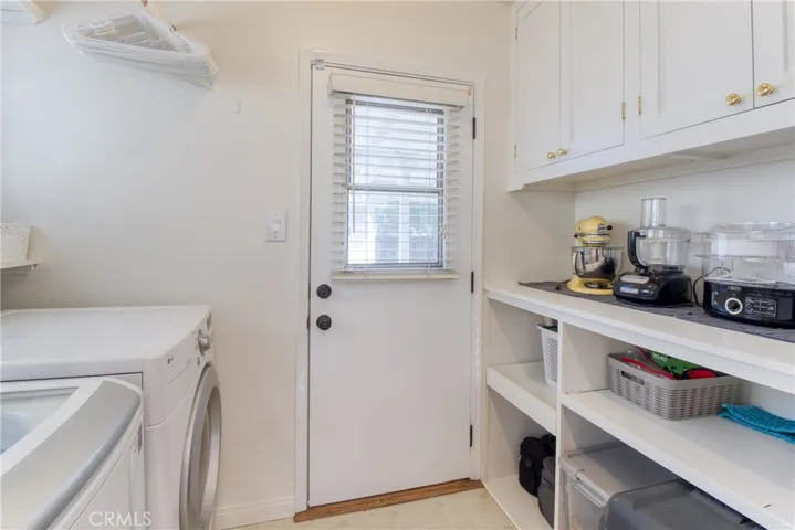 Laundy and walk in pantry