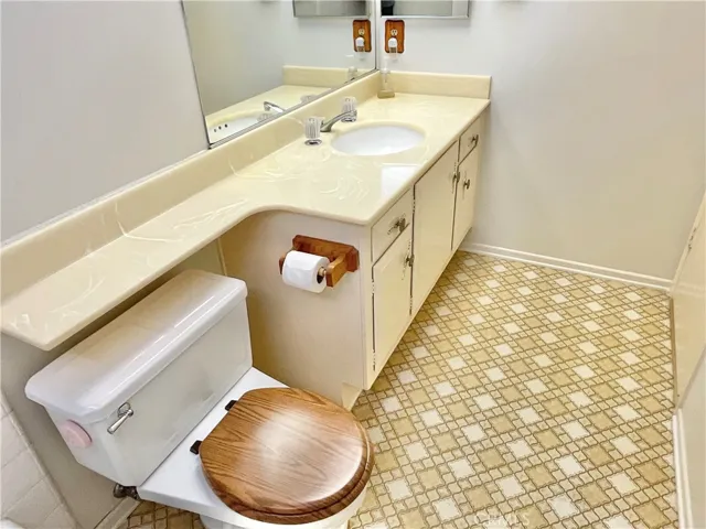 Upstairs hall bathroom.