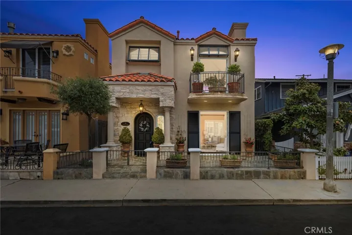14 Corinthian Walk, Long Beach, California 90803
