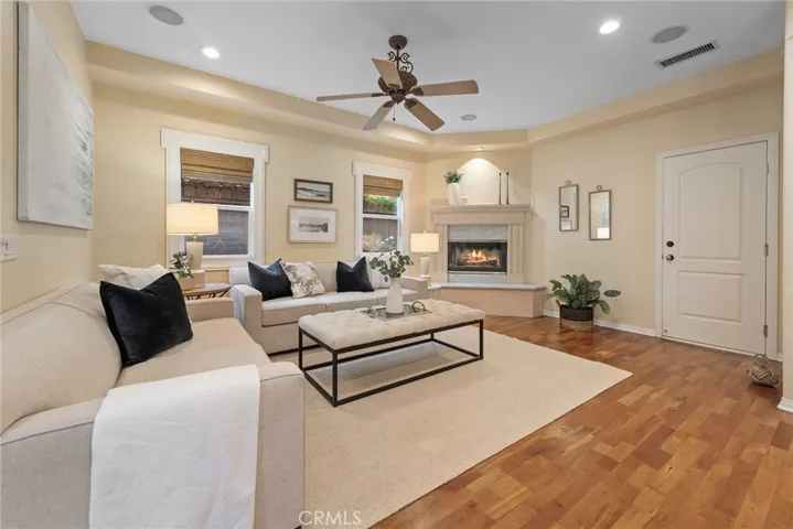 14 Corinthian Walk, Long Beach, California 90803
