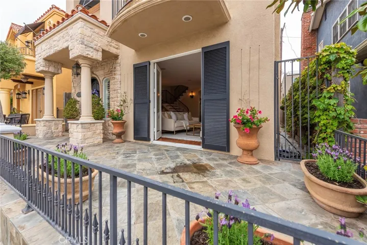 14 Corinthian Walk, Long Beach, California 90803