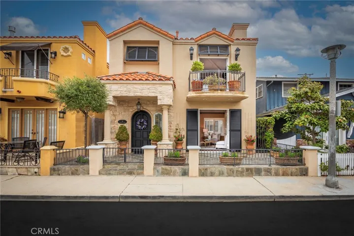 14 Corinthian Walk, Long Beach, California 90803
