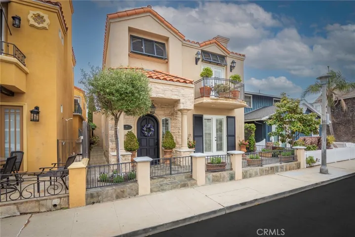 14 Corinthian Walk, Long Beach, California 90803