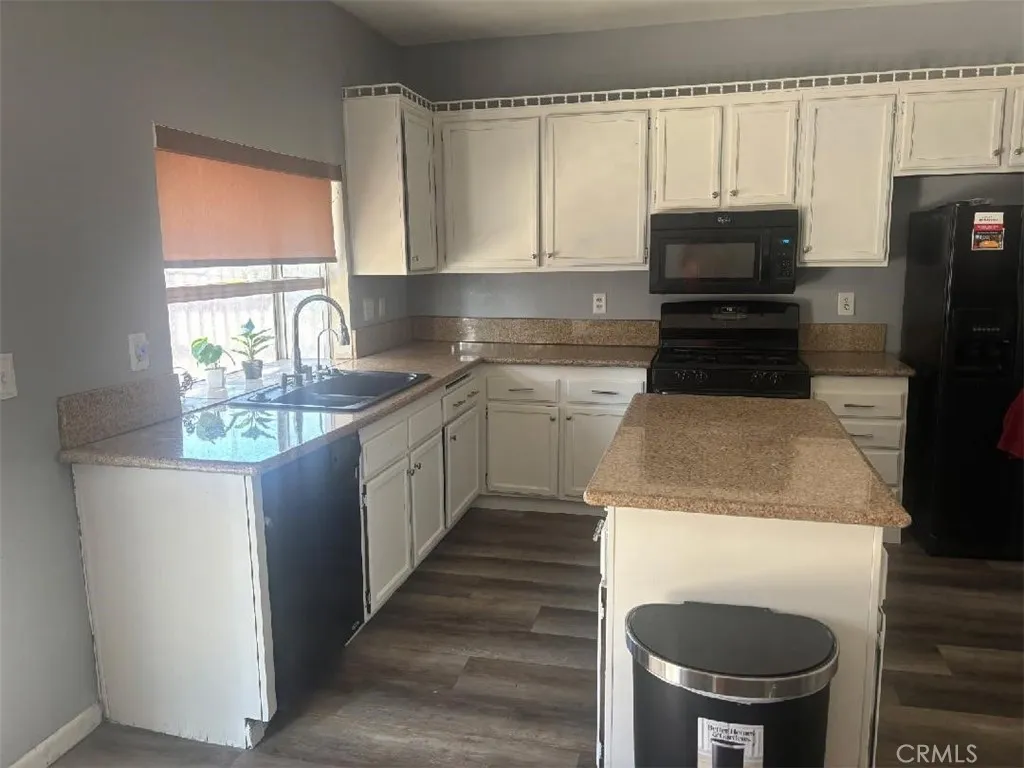 12530 Loma Verde Drive, Victorville, California 92392 home-pic-6