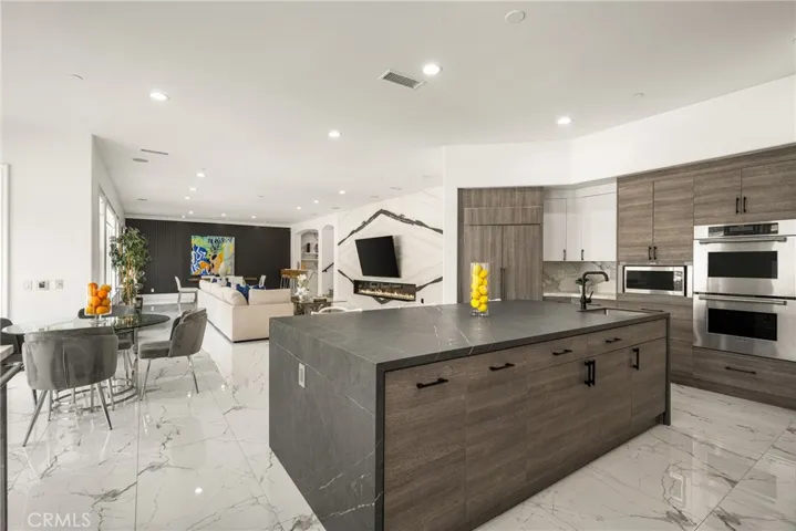Kitchen/ Living Area