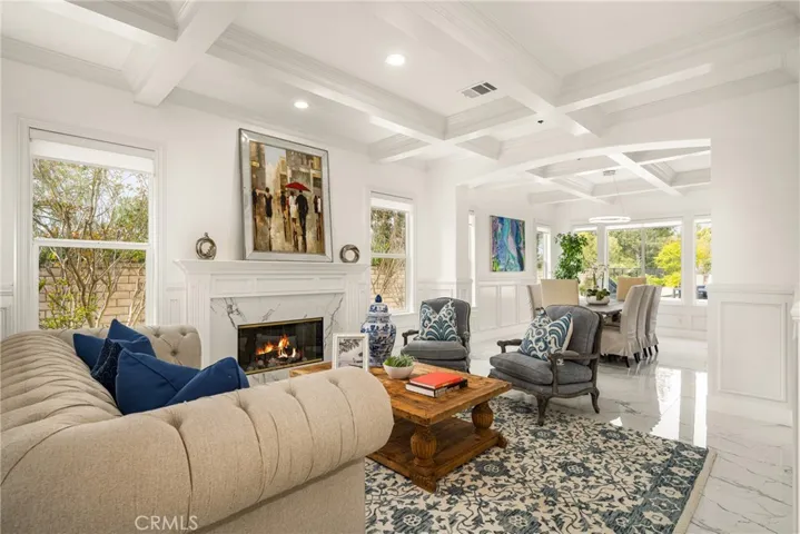 Salon/ Dining