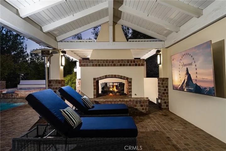 Outdoor double fire-pit