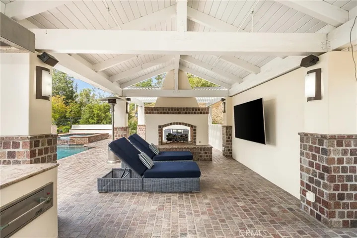 Outdoor double fire-pit