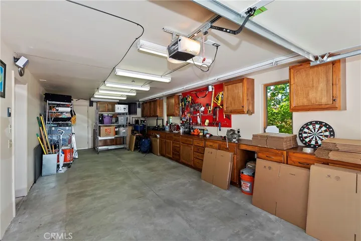 1011 Black Oaks Drive, Lake Arrowhead, California 92352