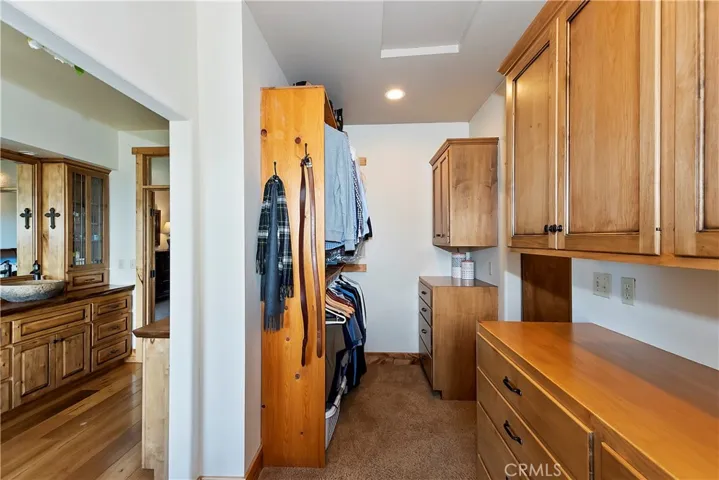 1011 Black Oaks Drive, Lake Arrowhead, California 92352