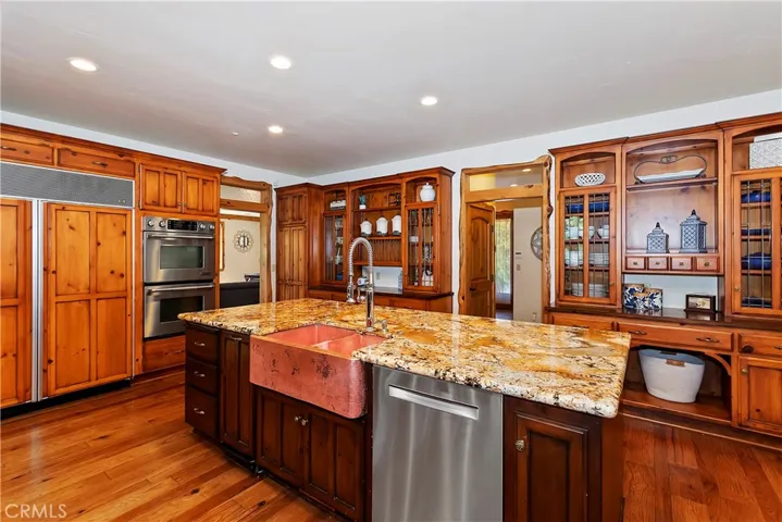 1011 Black Oaks Drive, Lake Arrowhead, California 92352