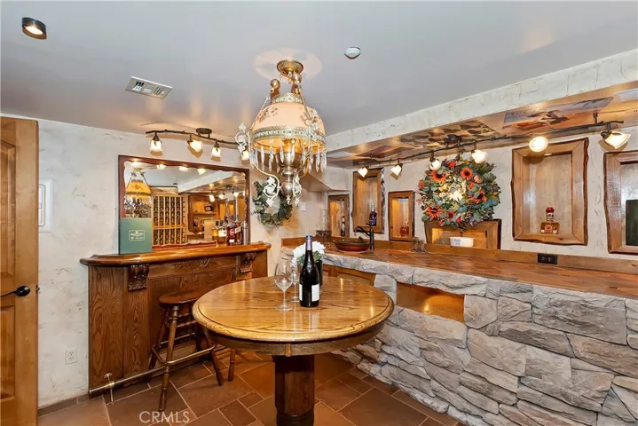 1011 Black Oaks Drive, Lake Arrowhead, California 92352