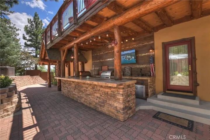 1011 Black Oaks Drive, Lake Arrowhead, California 92352