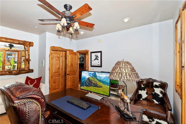 1011 Black Oaks Drive, Lake Arrowhead, California 92352