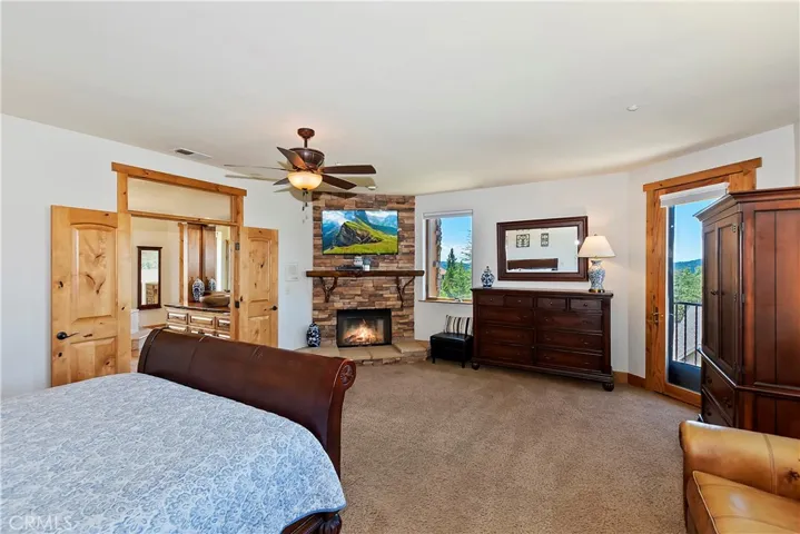 1011 Black Oaks Drive, Lake Arrowhead, California 92352