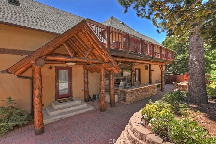 1011 Black Oaks Drive, Lake Arrowhead, California 92352