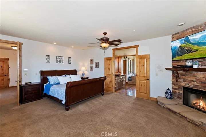 1011 Black Oaks Drive, Lake Arrowhead, California 92352