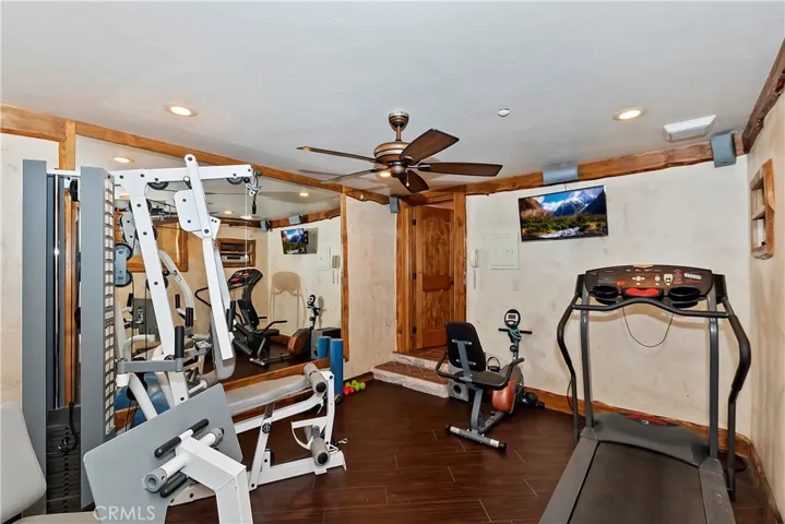 1011 Black Oaks Drive, Lake Arrowhead, California 92352