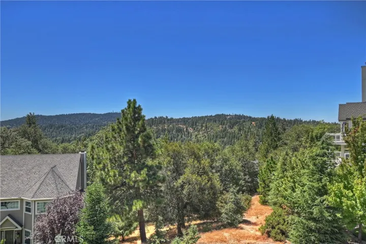 1011 Black Oaks Drive, Lake Arrowhead, California 92352