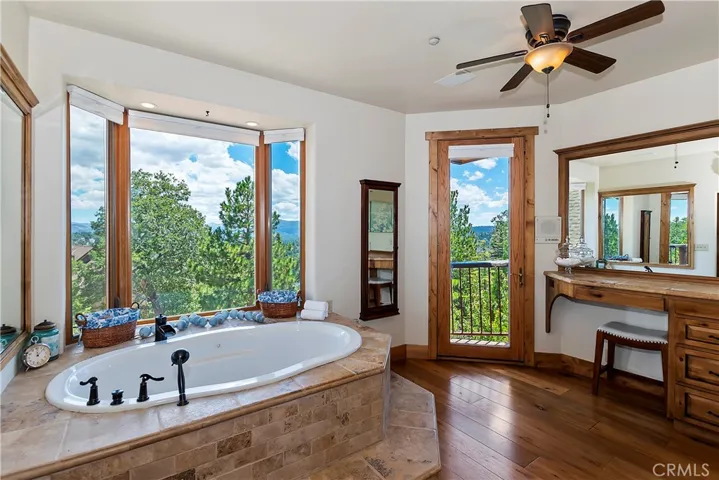 1011 Black Oaks Drive, Lake Arrowhead, California 92352