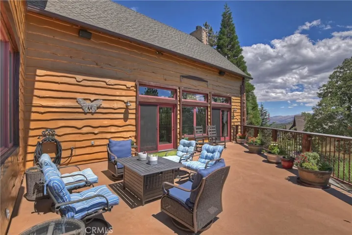 1011 Black Oaks Drive, Lake Arrowhead, California 92352