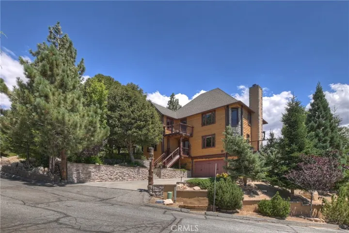 1011 Black Oaks Drive, Lake Arrowhead, California 92352