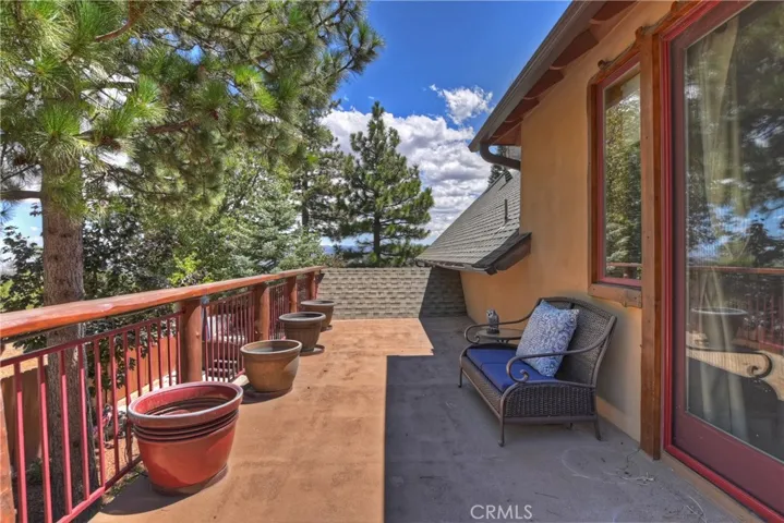 1011 Black Oaks Drive, Lake Arrowhead, California 92352