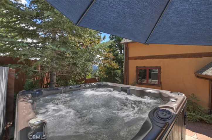 1011 Black Oaks Drive, Lake Arrowhead, California 92352