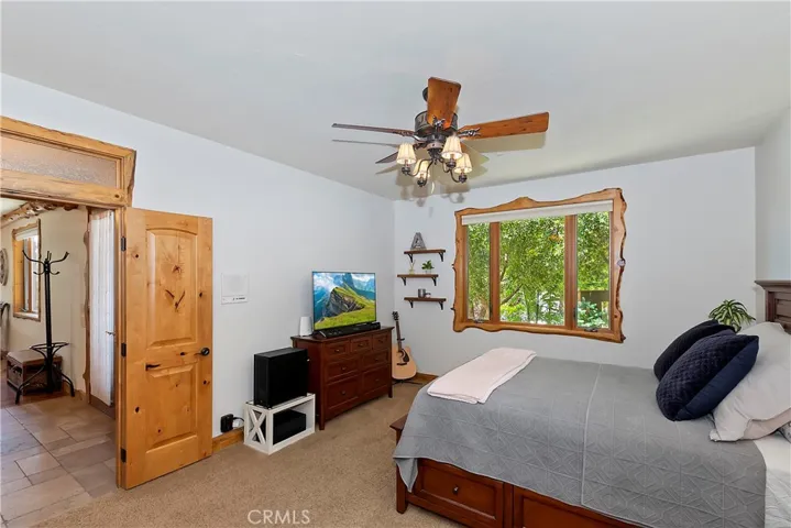 1011 Black Oaks Drive, Lake Arrowhead, California 92352