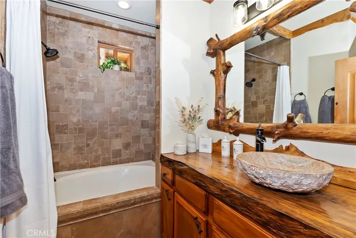 1011 Black Oaks Drive, Lake Arrowhead, California 92352