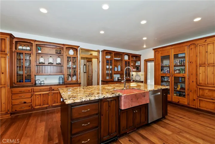 1011 Black Oaks Drive, Lake Arrowhead, California 92352