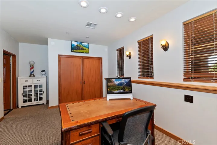 1011 Black Oaks Drive, Lake Arrowhead, California 92352