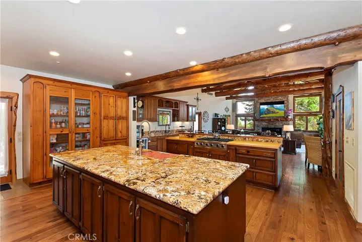 1011 Black Oaks Drive, Lake Arrowhead, California 92352