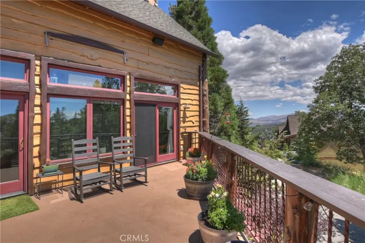 1011 Black Oaks Drive, Lake Arrowhead, California 92352