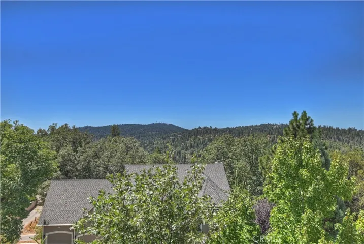 1011 Black Oaks Drive, Lake Arrowhead, California 92352